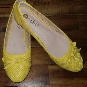 NIB Machi yellow flats